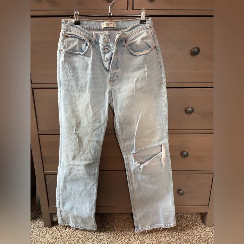 Abercrombie 
The 90s Baggy Low Rise 
Size 4 regular